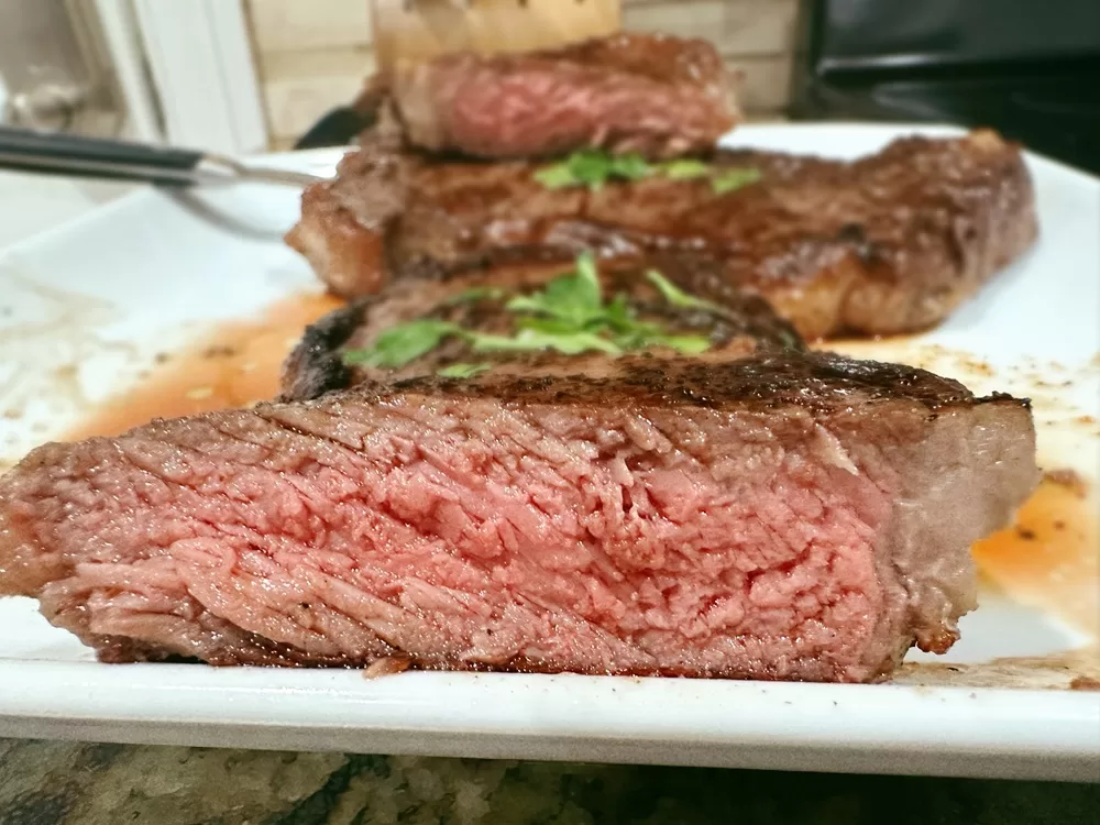 cooked new york strip steaks