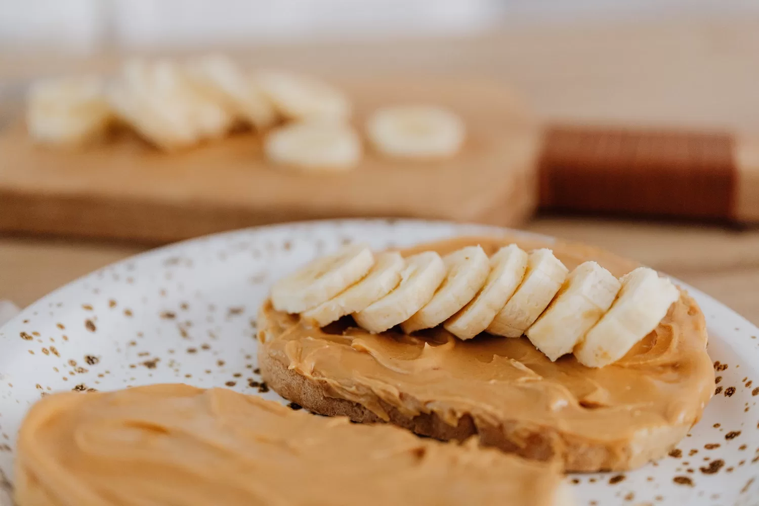 peanut butter and bananas on bread