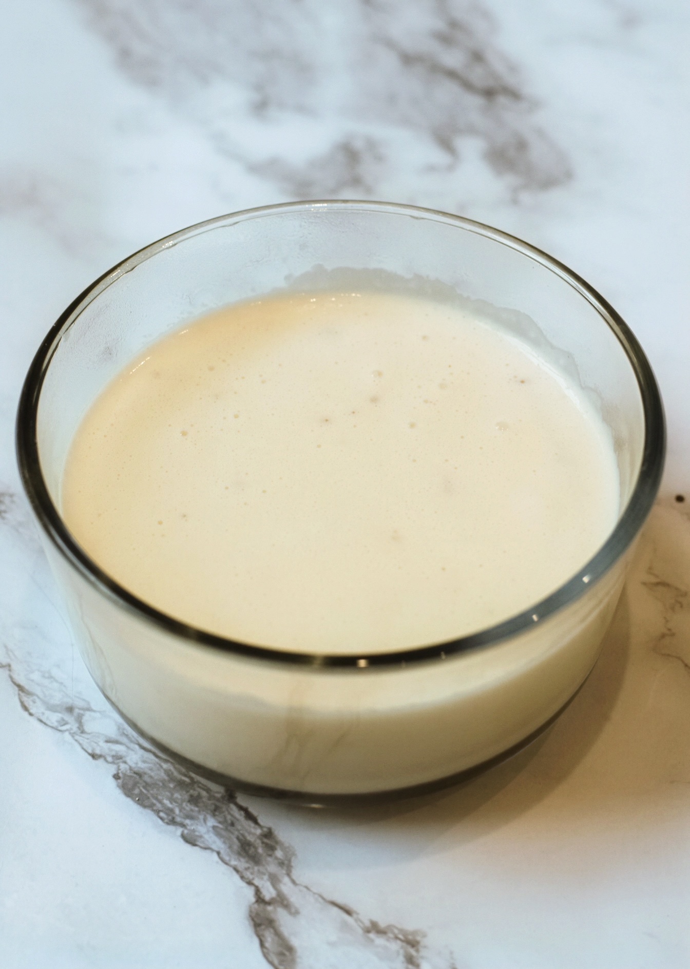 white country gravy in a glass bowl